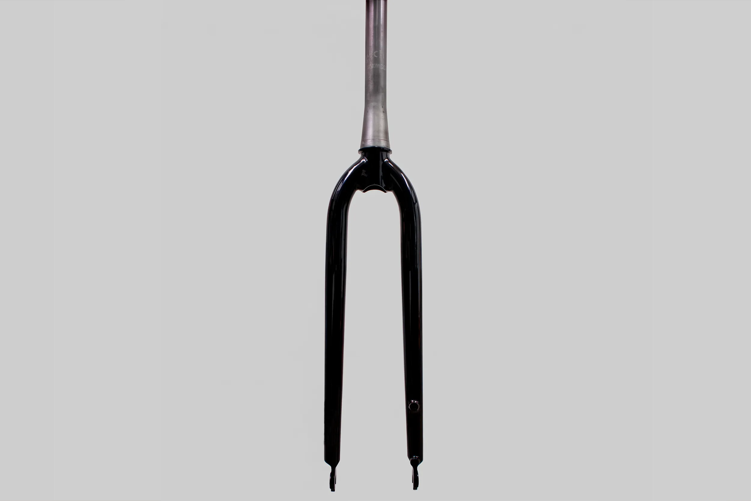 Oxia Fork 26 de acero vista de frente
