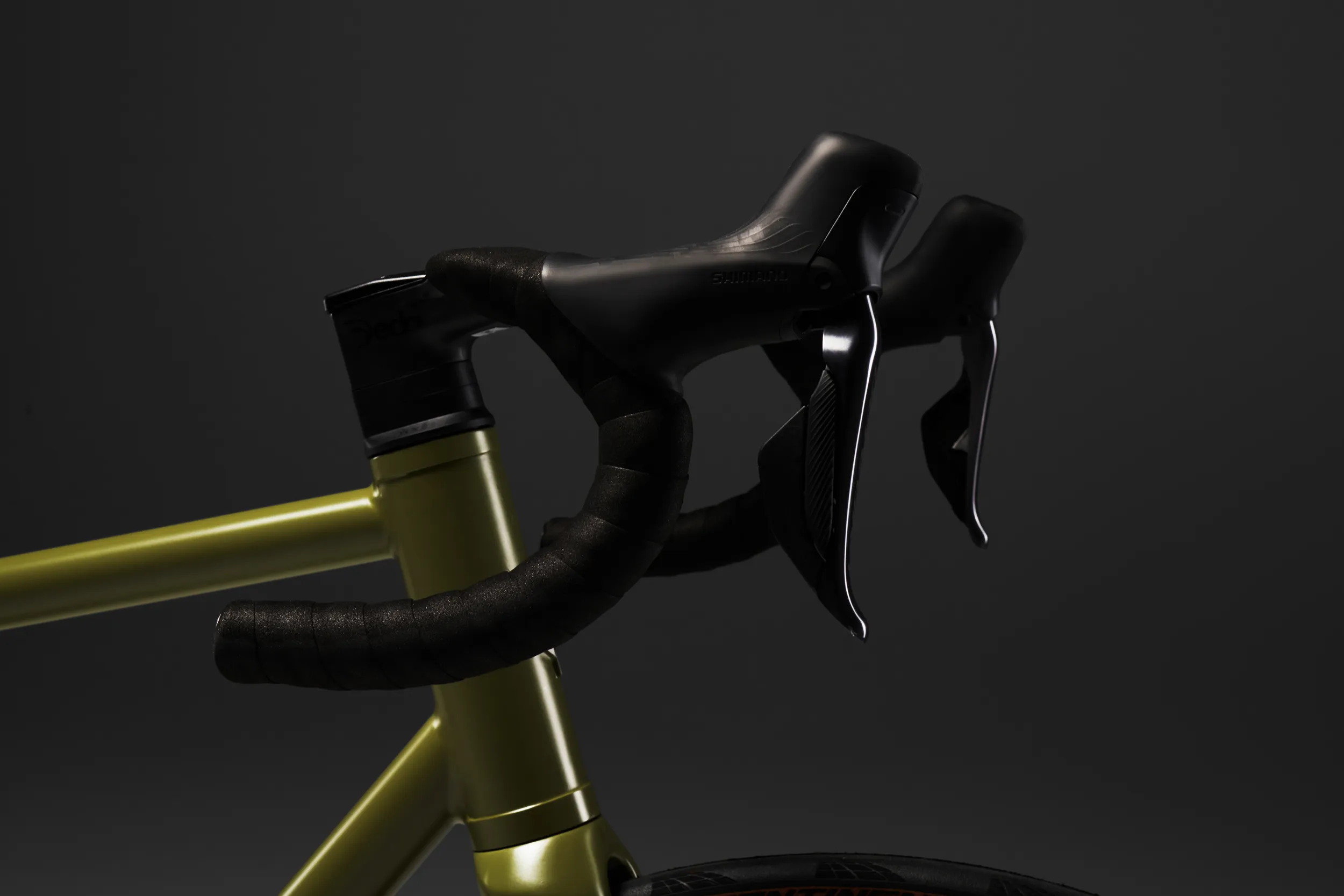 Manetas Shimano y cockpit de Oxia Katharsis