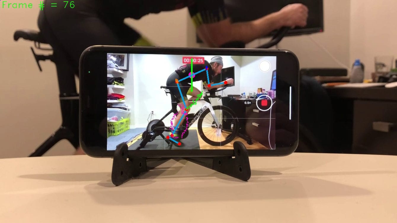 Pantalla de la app MyVeloFit analizando la posición de un ciclista